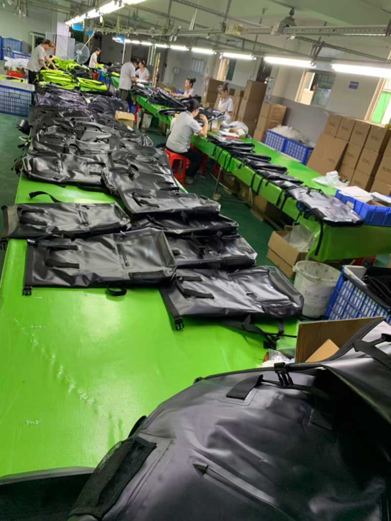 การติดแท็ก การปกป้องพื้นผิว และการควบคุมหลายรุ่นในการสั่งซื้อเป้สะพายหลังแบบเชื่อม